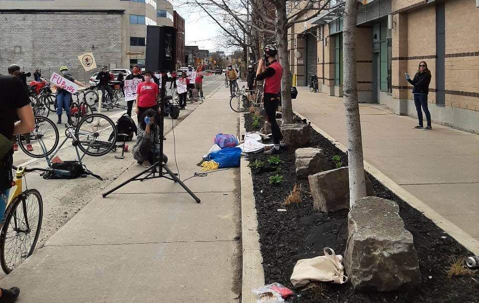 Photo 4: Foodora Couriers and CUPW stage a safe, physically distanced protest at Foodora Canada’s headquarters.